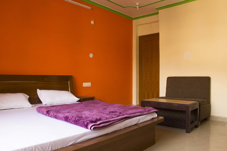 Bedroom 4, Hotel Hill Town, Kangra