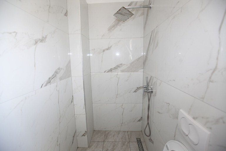 Bathroom 3, Vila Dodaj, Sarandës
