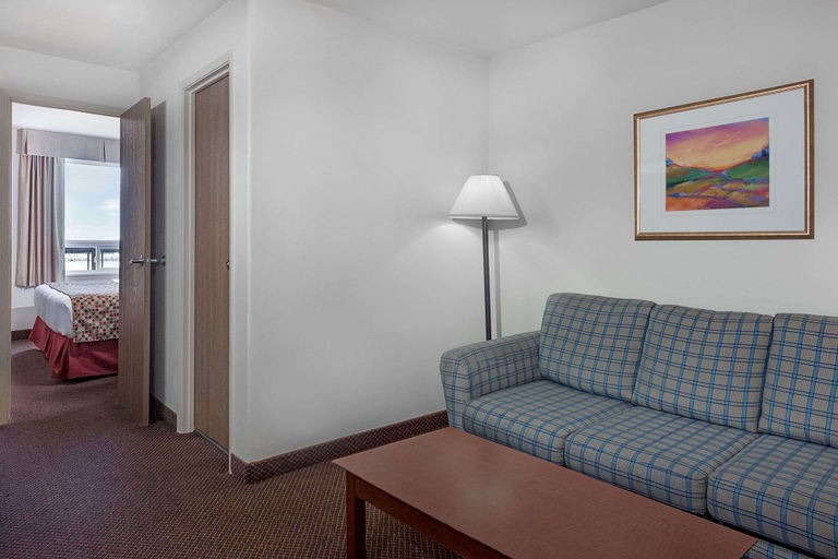 Others 5, Super 8 by Wyndham Caraquet, Gloucester