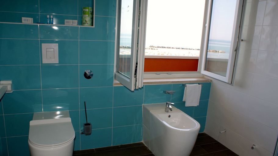 Bathroom 5, Hotel Palazzo Caveja, Rimini
