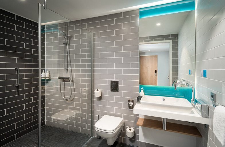 Bathroom 3, Holiday Inn Express ROSENHEIM, Rosenheim