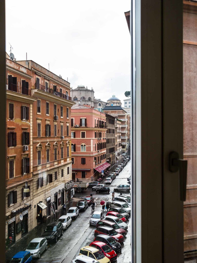Others 4, A casa di Roberta, Rome
