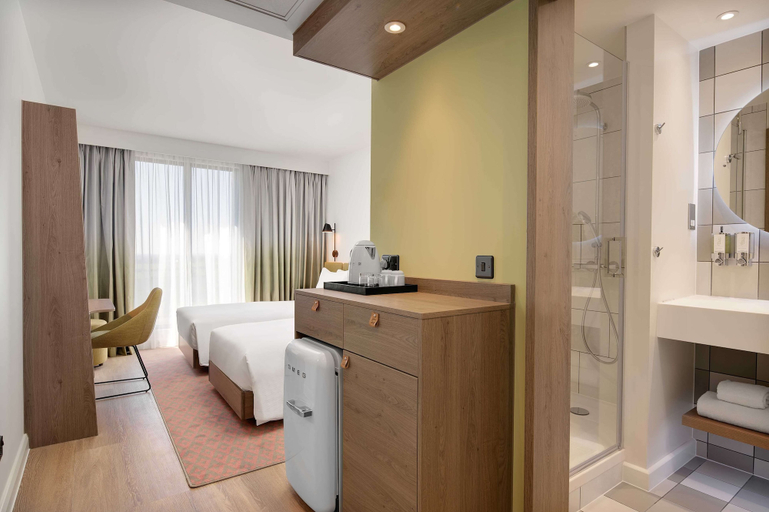Bathroom 4, Hampton by Hilton High Wycombe, Buckinghamshire