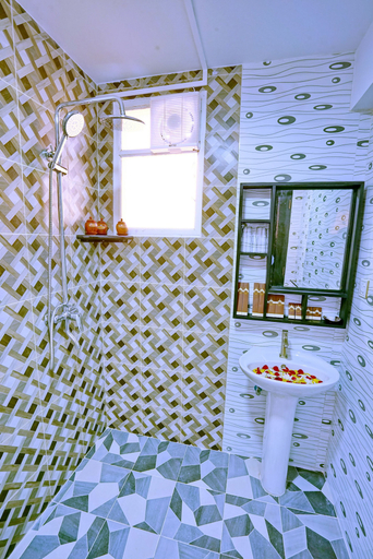 Bathroom 3, Royal Ruby Hotel, Mandalay