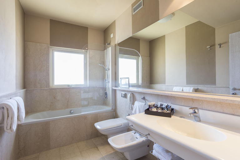 Bathroom 5, TH Tirrenia - Green Park Resort, Pisa