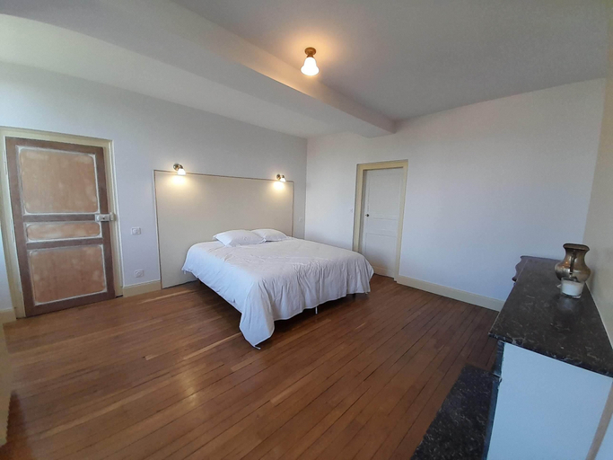 Bedroom 4, Maravillon, Yonne