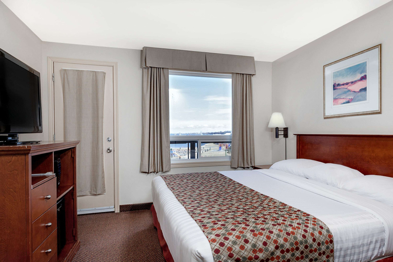 Bedroom 3, Super 8 by Wyndham Caraquet, Gloucester