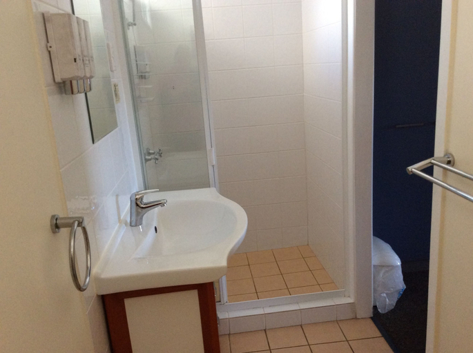 Bathroom 5, Kingaroy Country Motel, Kingaroy