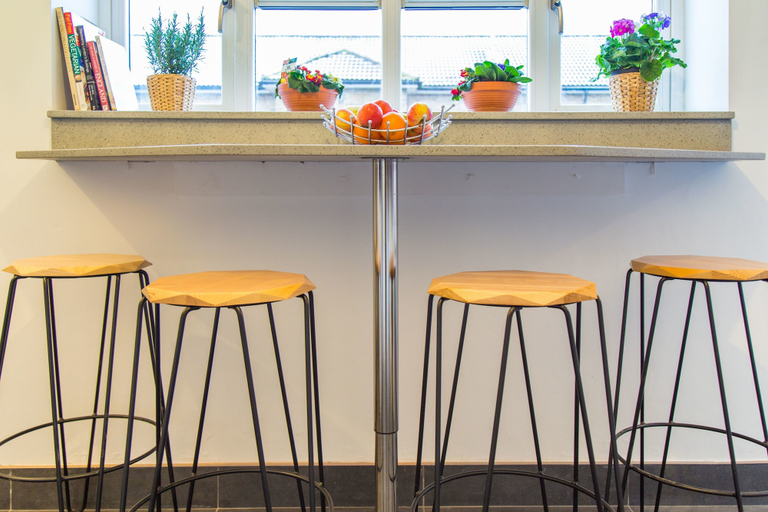 Food & Drinks 5, Luxury London Apartment 5-double rooms, London