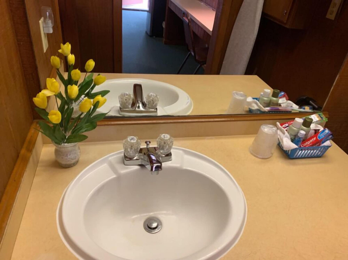 Bathroom 5, Sabinal Inn, Uvalde