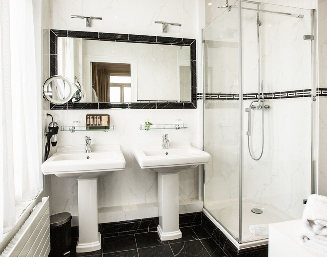 Bathroom 5, Pavillon Henri IV Hotel Restaurant Gastronomique Terrasse, Yvelines