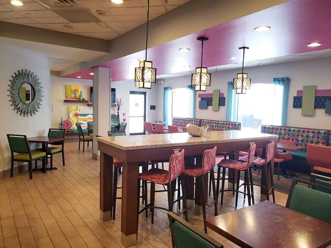 Food & Drinks 5, Hampton Inn Greensburg, Westmoreland
