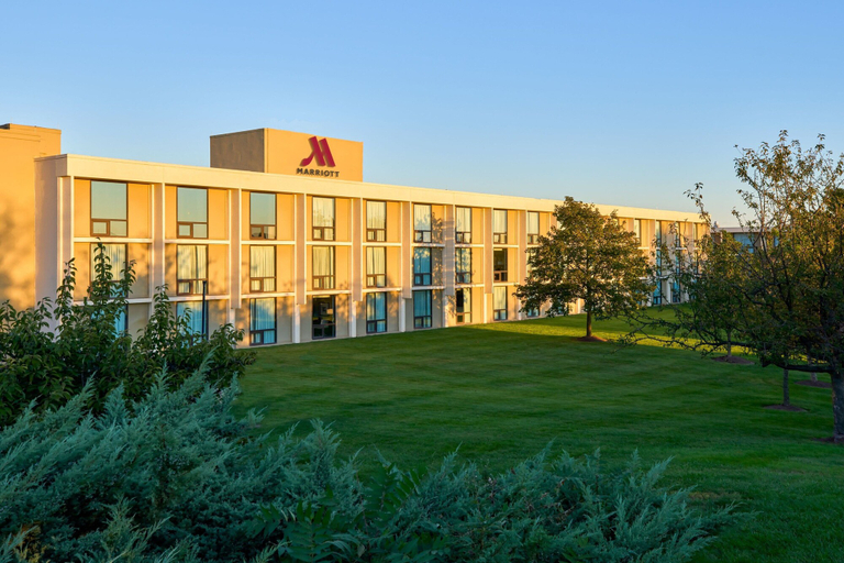 Exterior & Views 2, Washington Dulles Airport Marriott, Loudoun
