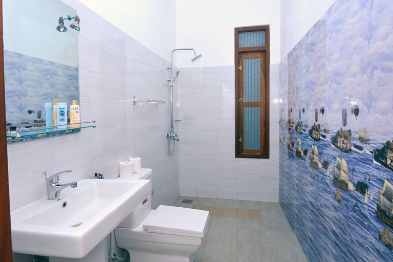 Bathroom 3, Sri Lanka 01, Negombo