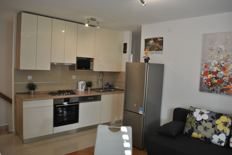 Others 5, Apartments on the square, Makarska