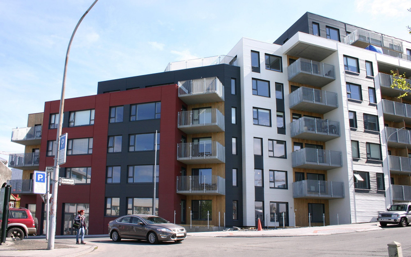 Exterior & Views