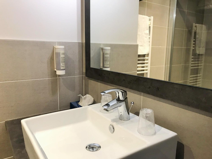 Bathroom 4, Hotel Full Colors, Rhône