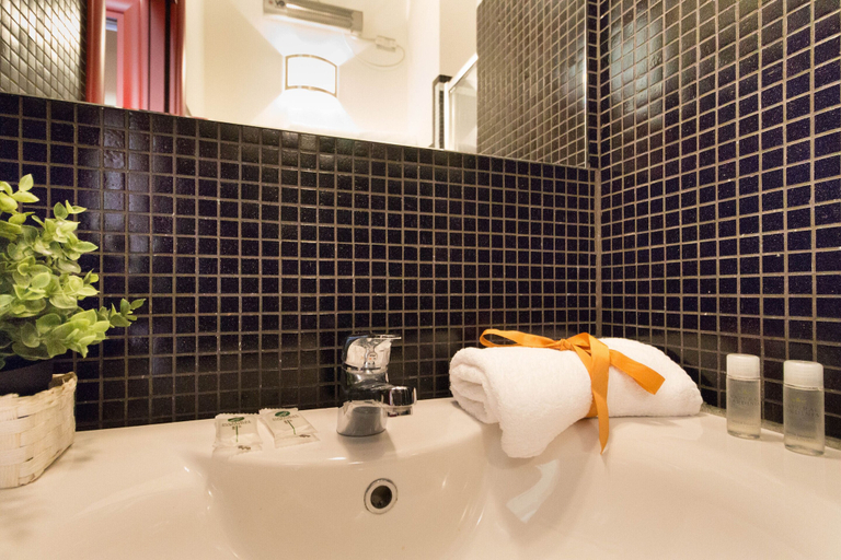 Bathroom 2, Al Porto di Cagliari, Cagliari