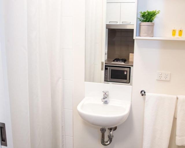 Bathroom 3, Deakin Residential Services, Melbourne