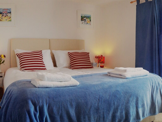 Bedroom 2, The Old Wainhouse, Cornwall