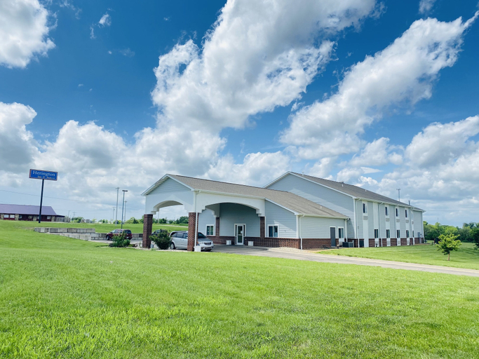Exterior & Views 1, Herington Inn & Suites, Dickinson