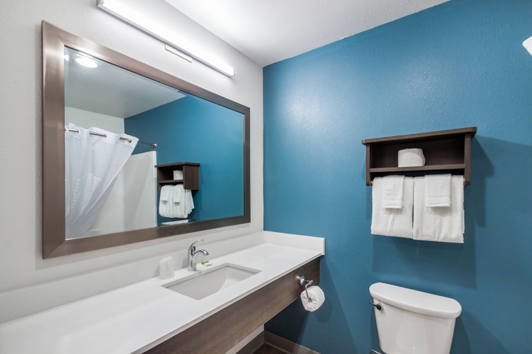 Bathroom 4, WoodSpring Suites Gurnee - Chicago, Lake