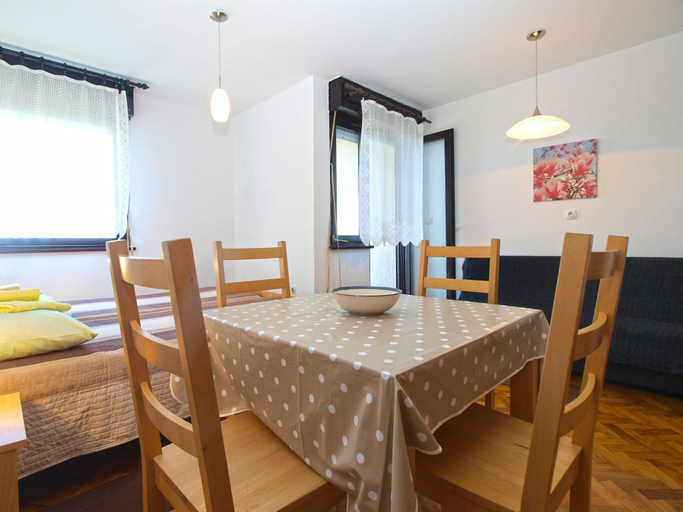 Others 4, Apartment 1738, Pula
