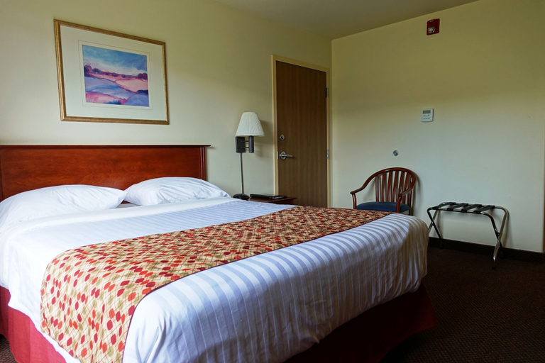 Bedroom 3, Super 8 by Wyndham Caraquet, Gloucester