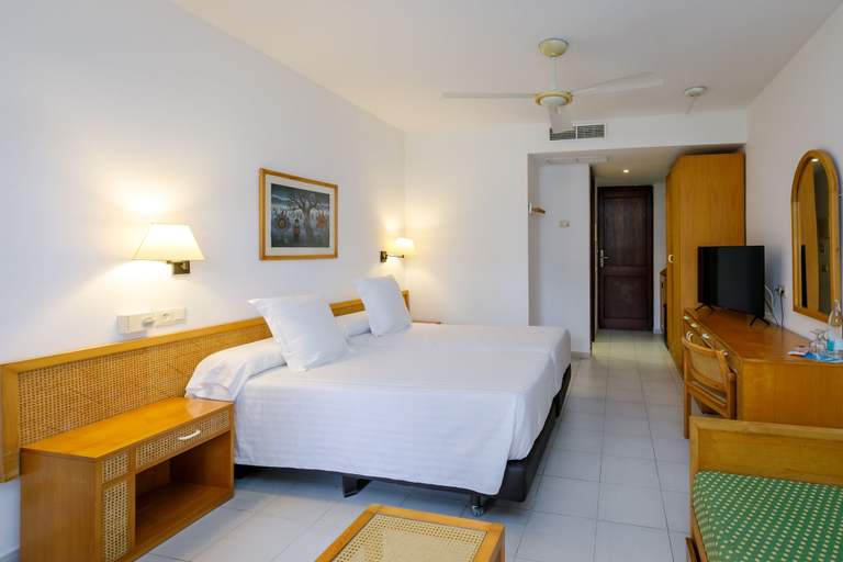 Bedroom 4, PortBlue Club Pollentia Resort, Baleares