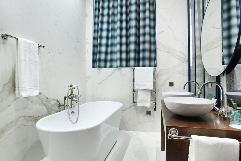 Bathroom 4, Le Robinet d'Or, Paris