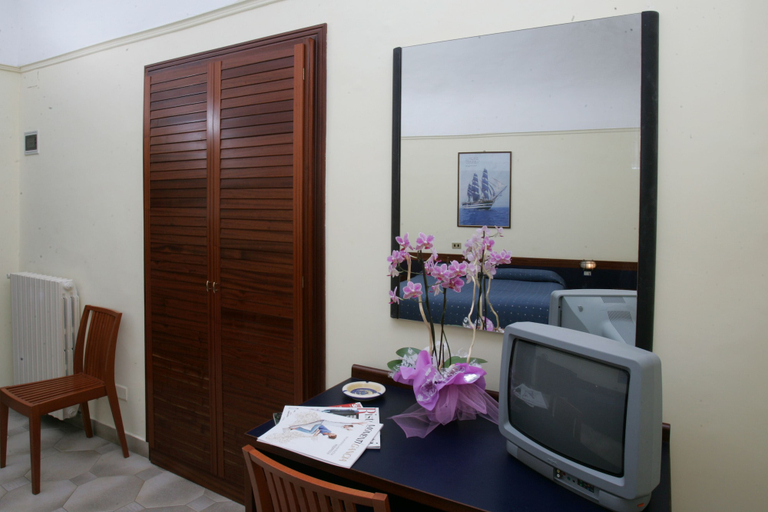 Bedroom 3, Hotel Il Faro, Napoli