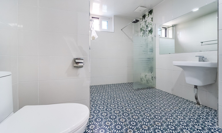 Bathroom 4, By The Sea Pension, Tongyeong