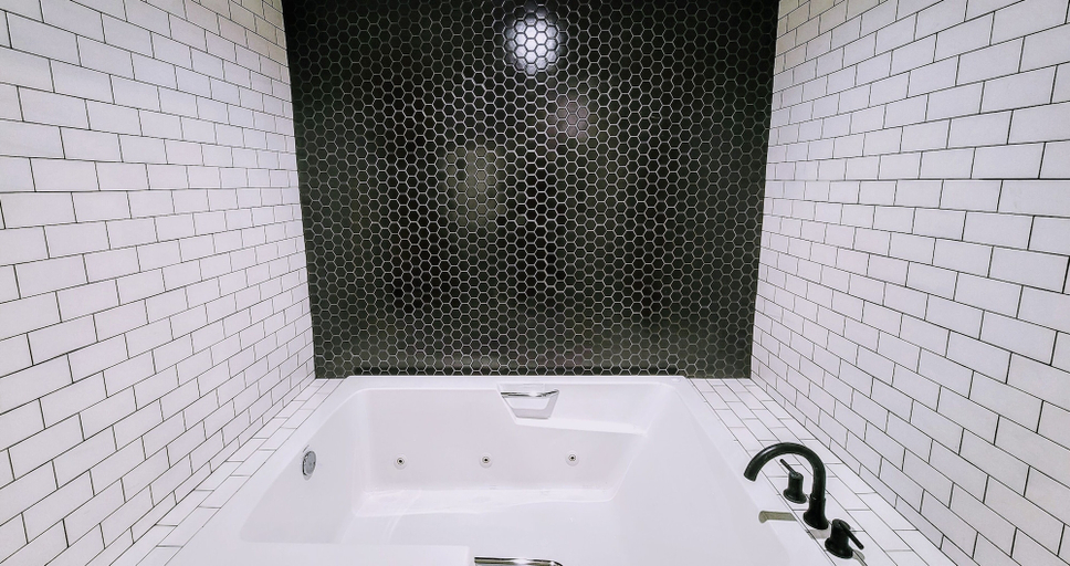 Bathroom 5, Bell Vista Motel, Los Angeles