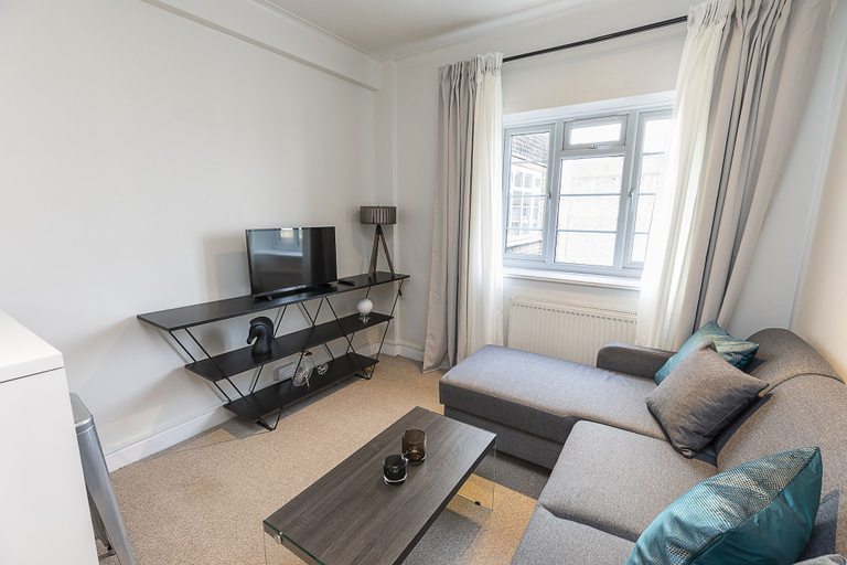 Others 5, Imperial Suite in Swiss Cottage, London