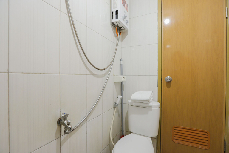 Bathroom 4, OYO 2103 Lauv Room 2 Grand Centerpoint Tower B, Bekasi