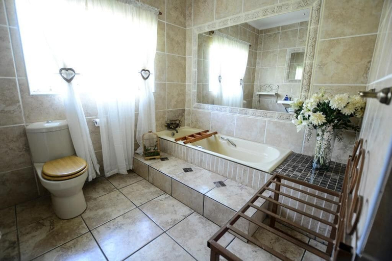 Bathroom, Komma Nader Gastehuis, Waterberg