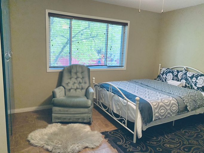 Bedroom 2, Brother Li Homestay, Division No. 6