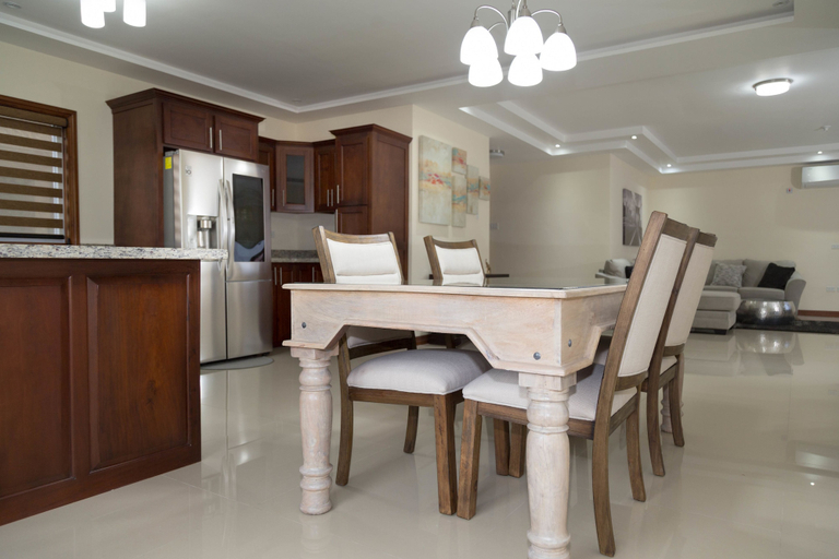 Others 4, Luxury 3 Level Town House