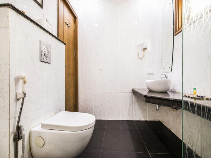 Bathroom 4, FabHotel GRD DLF Square, Gurgaon