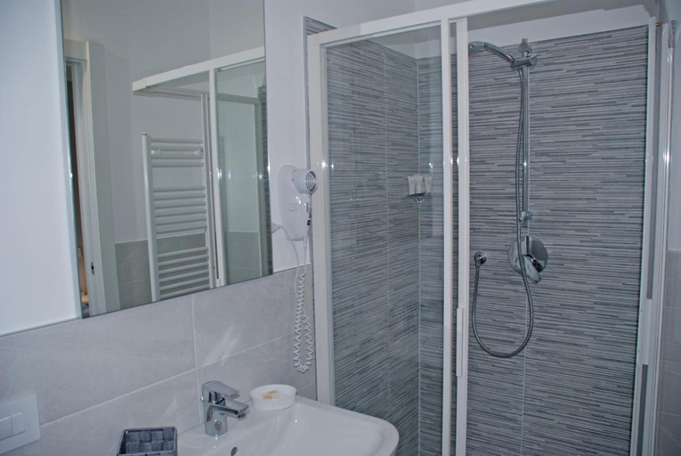 Bathroom 5, Bonne Nuit Guest House, Bergamo