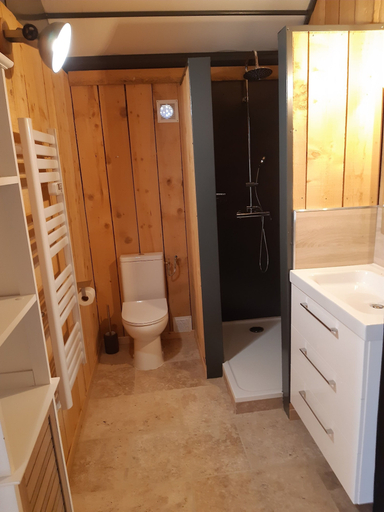 Bathroom 5, Mas Dansavan, Vaucluse