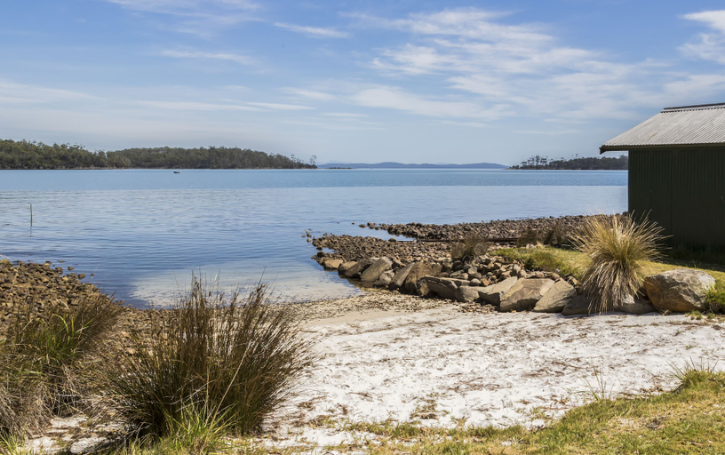 Others 5, Abs by the Bay, Tasman