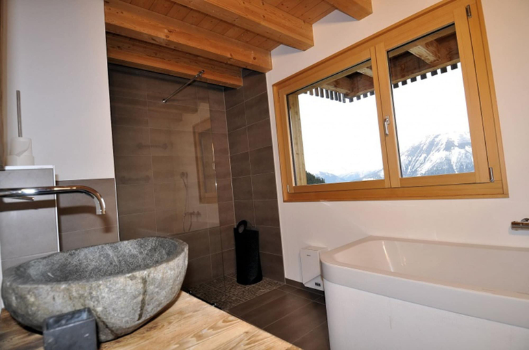 Bathroom 3, t'Alpa, Raron