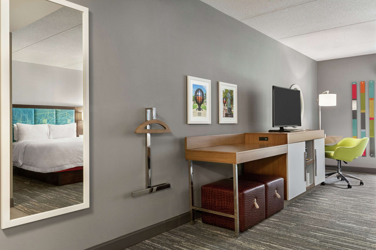 Bedroom 3, Hampton Inn by Hilton London, Middlesex
