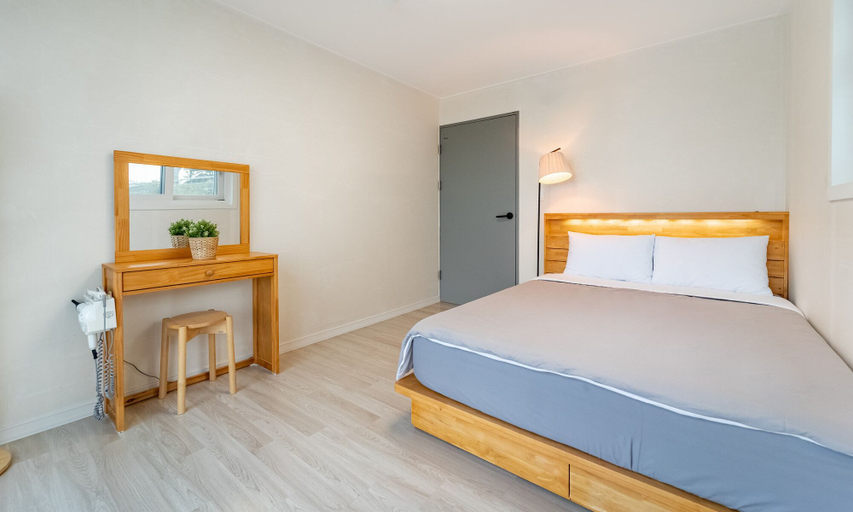 Bedroom 3, By The Sea Pension, Tongyeong