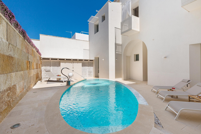 Pool 2, 2941 Palma Residence- Appartamento Boreas by Barbarhouse, Lecce