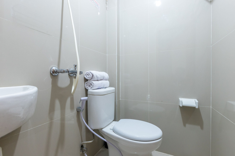 Bathroom 3, OYO 1435 Residence 446, West Jakarta