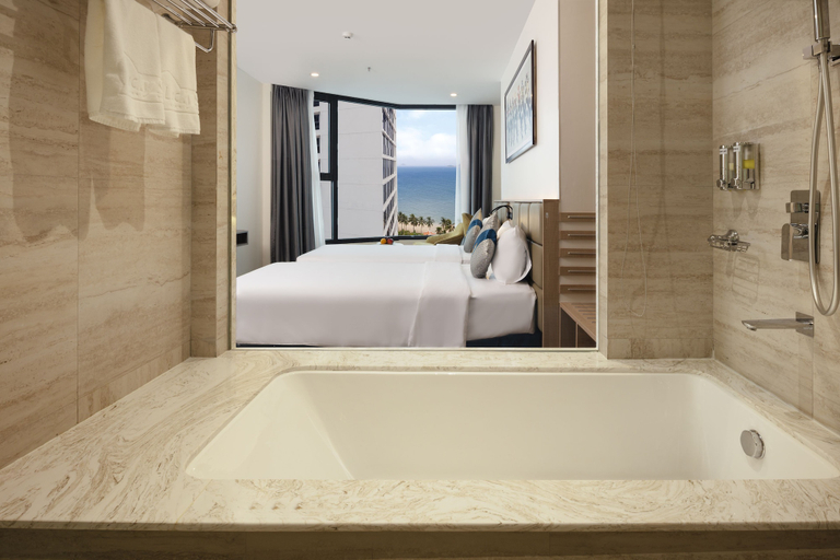 Bathroom 5, Lucky Sun Hotel, Nha Trang