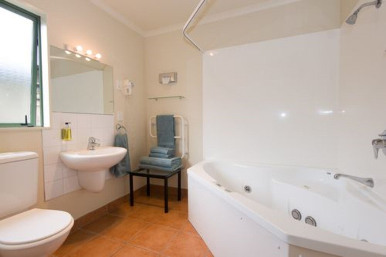 Bathroom 3, Hamilton Settlers Motor Lodge, Hamilton