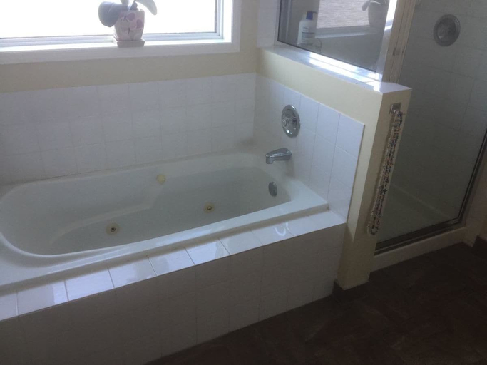 Bathroom 3, Brother Li Homestay, Division No. 6